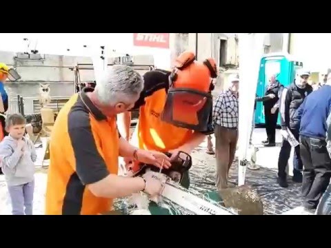 Prova antitaglio con motosega su pantaloni Stihl